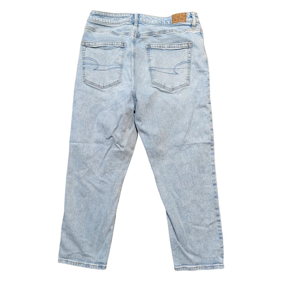 American Eagle Women's Mom Jean Strigid Light Wash Denim Cotton Pants 12 X-Short - Picture 2 of 9
